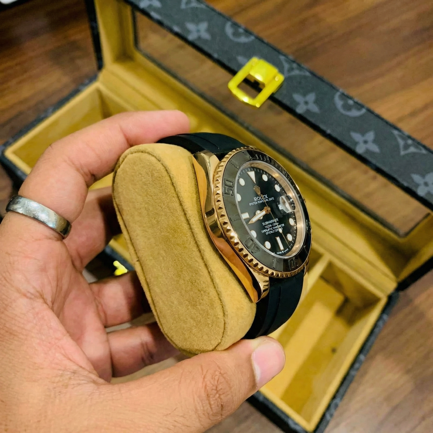 Rolex Oyster Perpetual Submariner Luxury Watch for Men – Black Dial Gold Edition