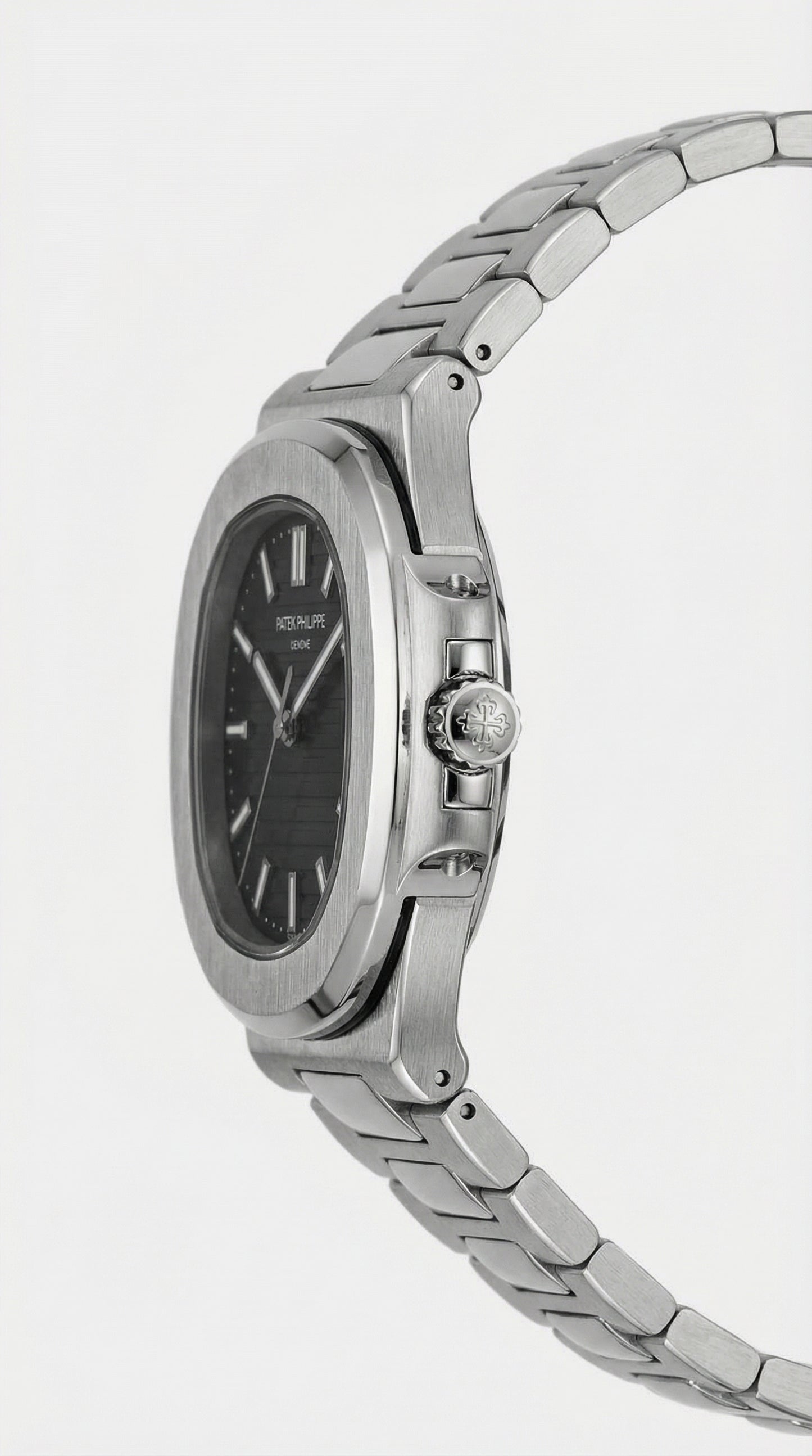 Patek Philippe Genève Men’s Silver Watch – “PATEK PHILIPPE GENÈVE” Classic Design